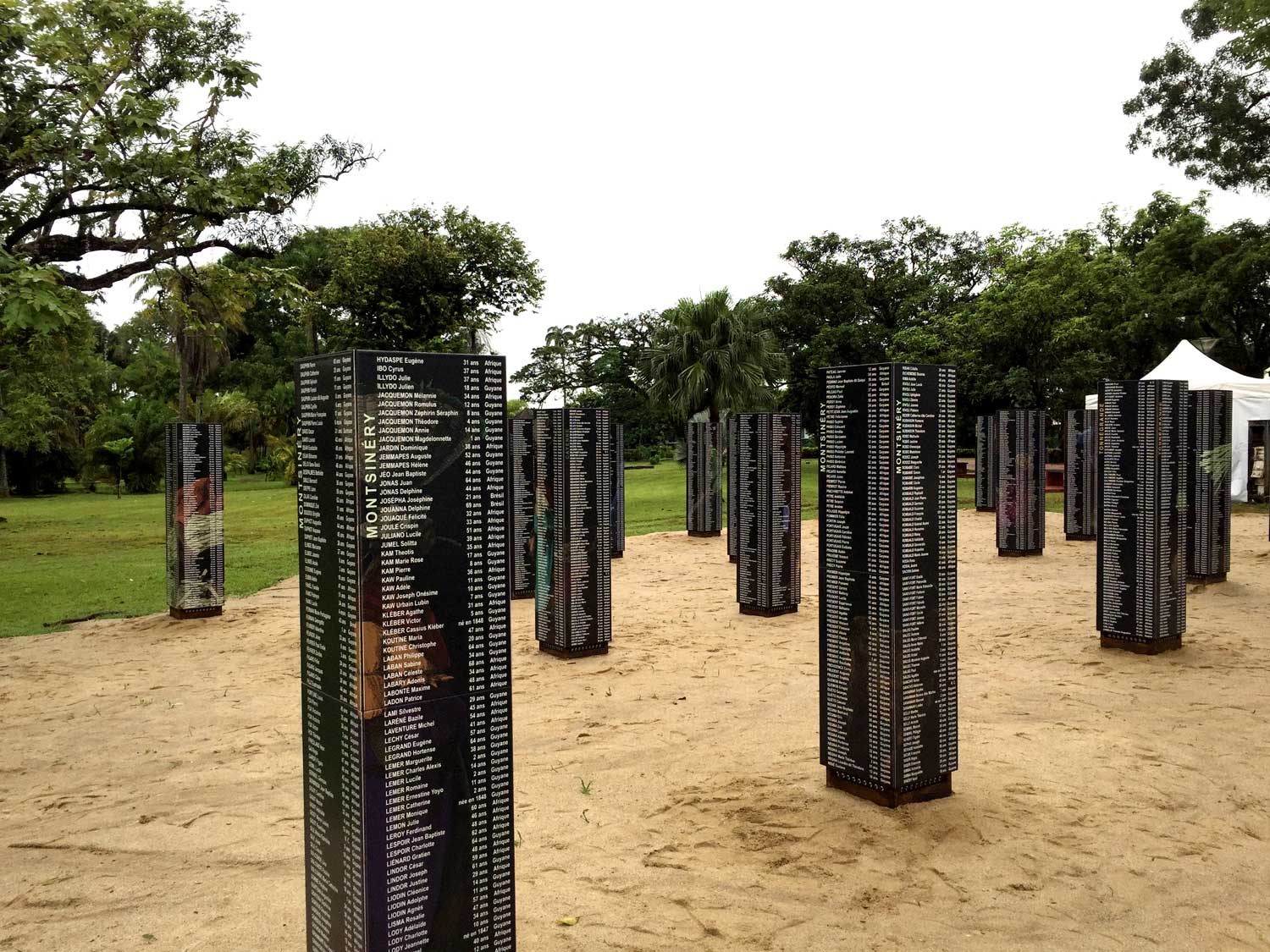 lave emaillee acier corten memorial totem