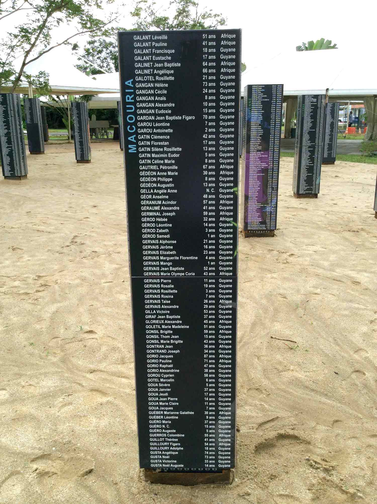 lave emaillee acier corten memorial totem