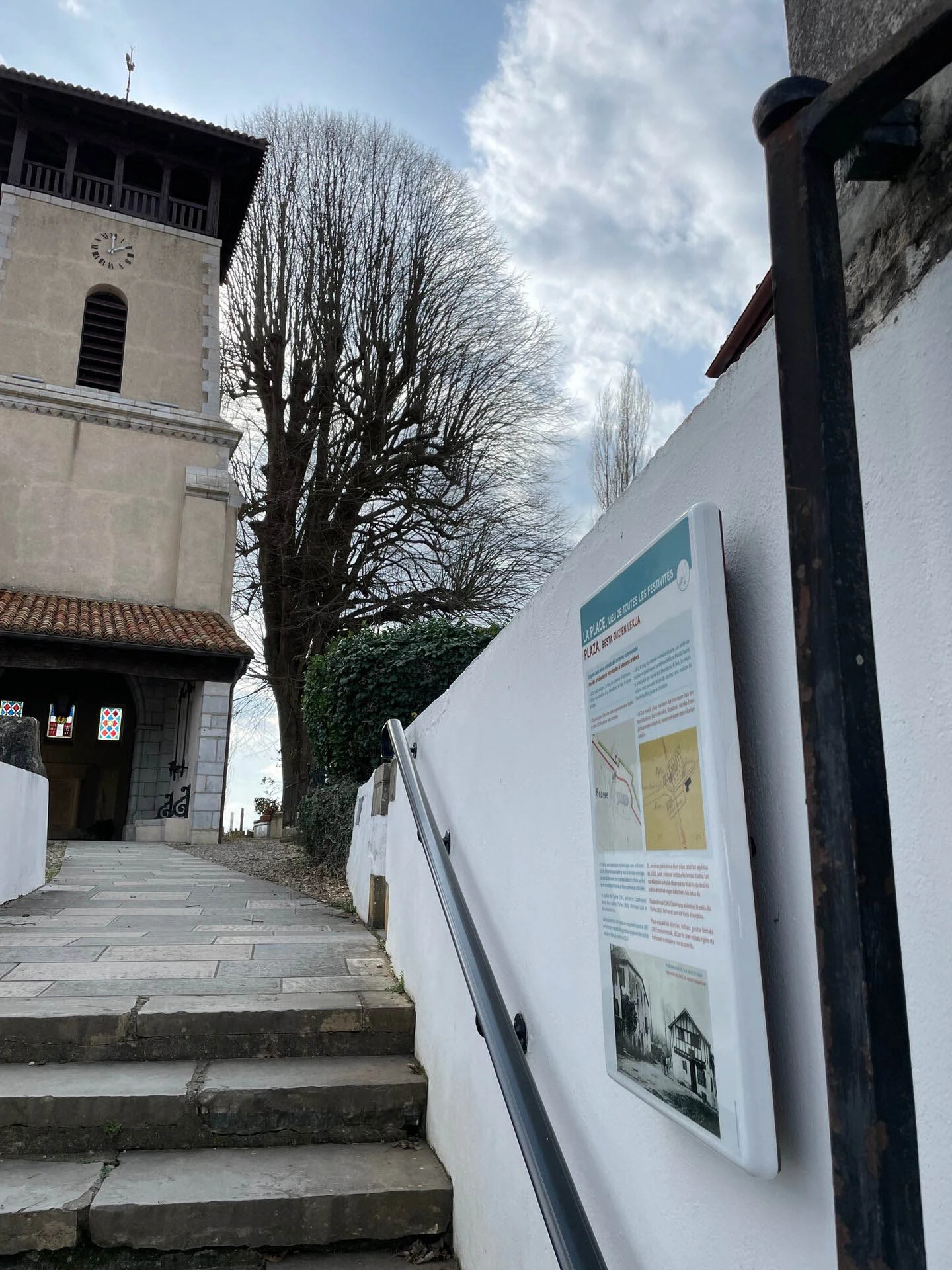 Mureaux en lave émaillée.webp