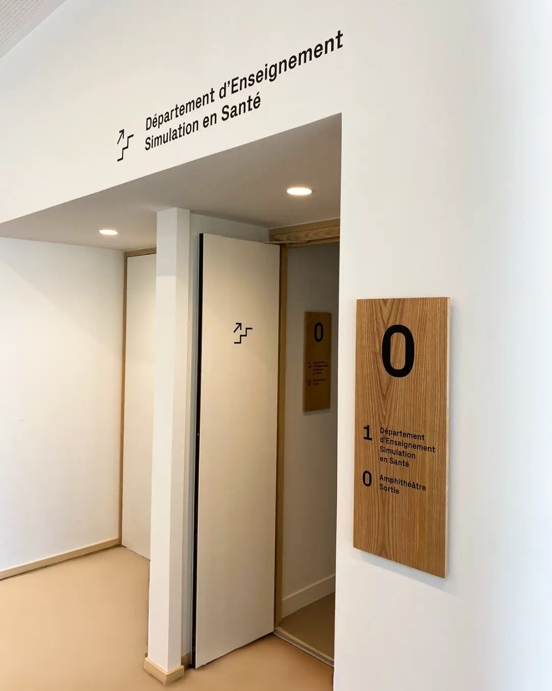 Signalétique en bois.webp