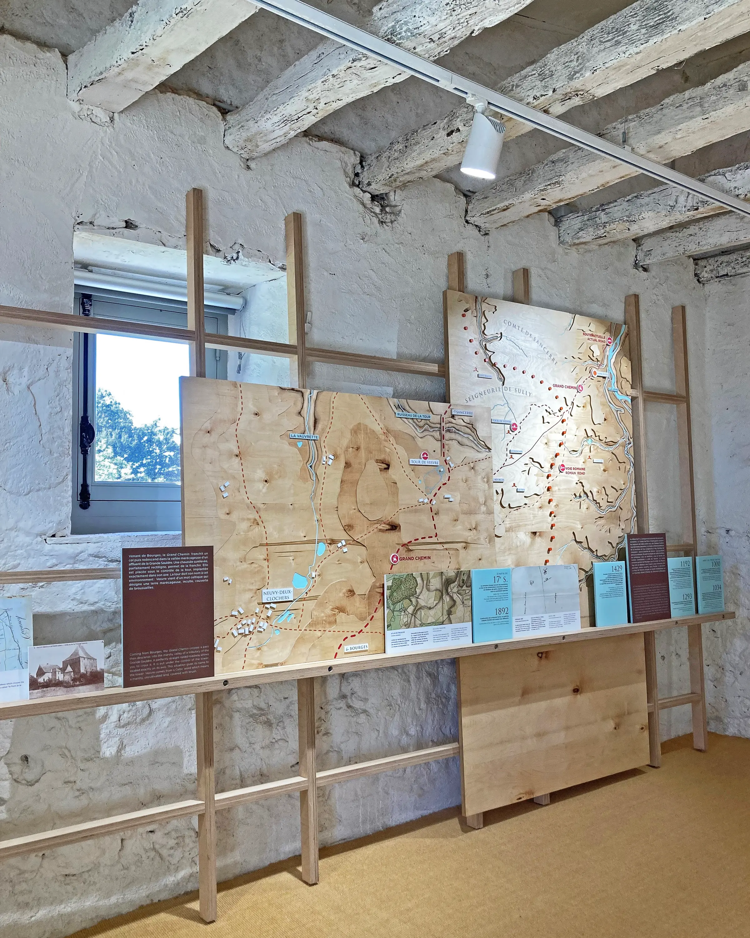 Signalétique intérieur - Carte en bois 1.webp