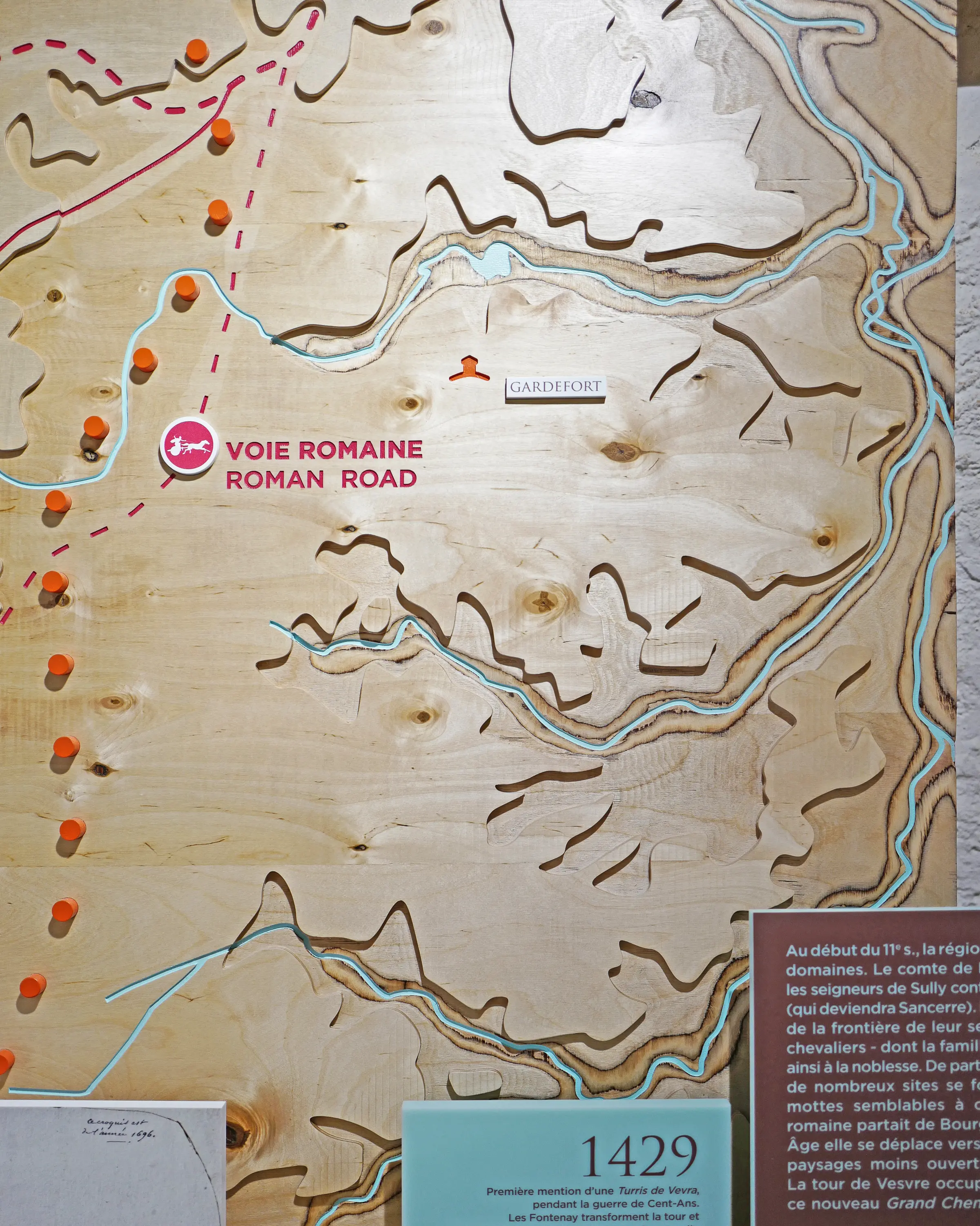 Signalétique intérieur - Carte en bois 3.webp