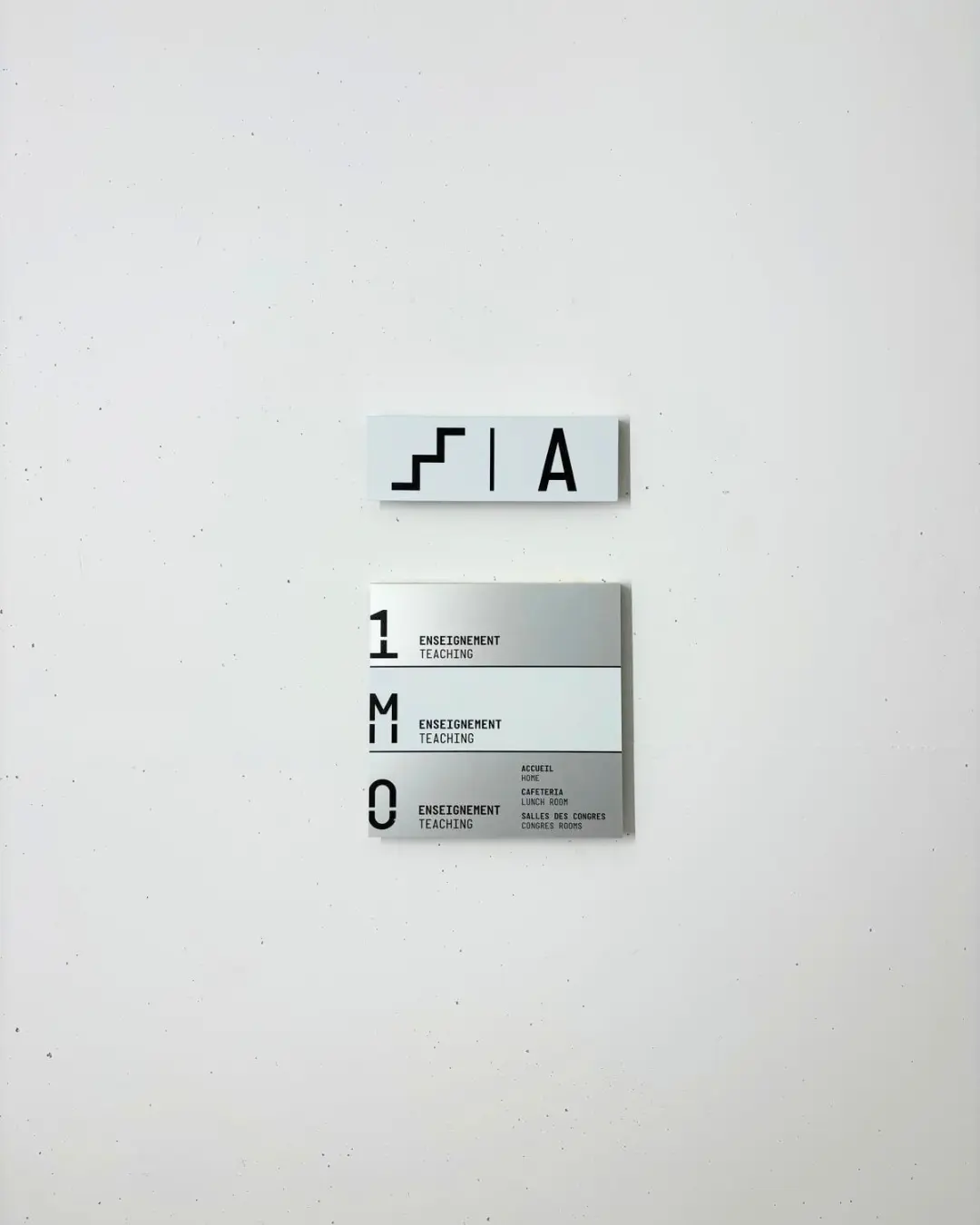 Signalétique intérieur panneaux en bois 3.webp